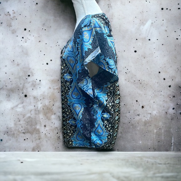 Angie Butterfly Sleeve Top for Ladies; Size Small - Picture 4 of 8